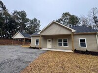Building Photo - Brand New Rental in North Hall!