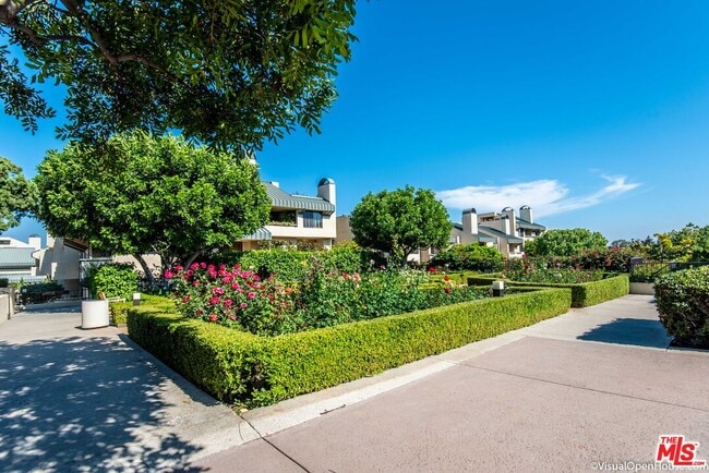 Building Photo - 2340 Century Hill