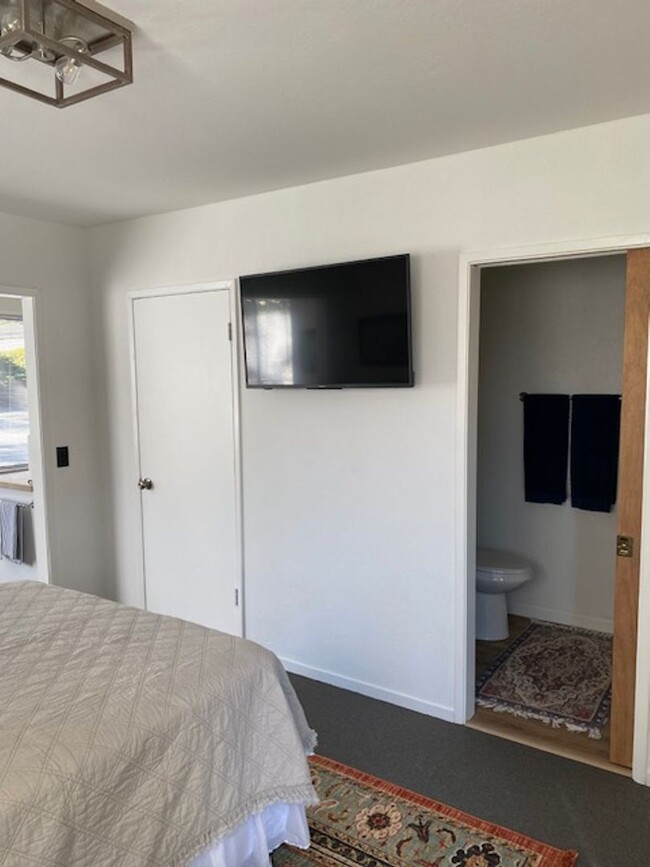 Building Photo - Fully Furnished Studio across from the Lak...