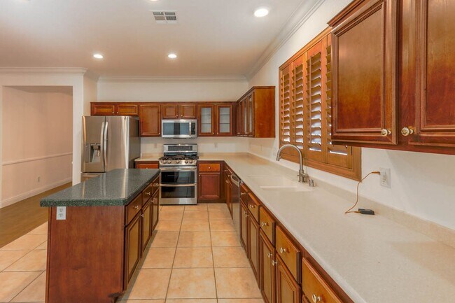 Building Photo - 3 Bedroom Summerlin South Beauty