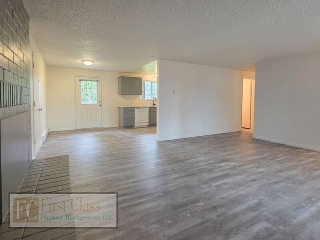 Building Photo - 1760 NE 24th Ave