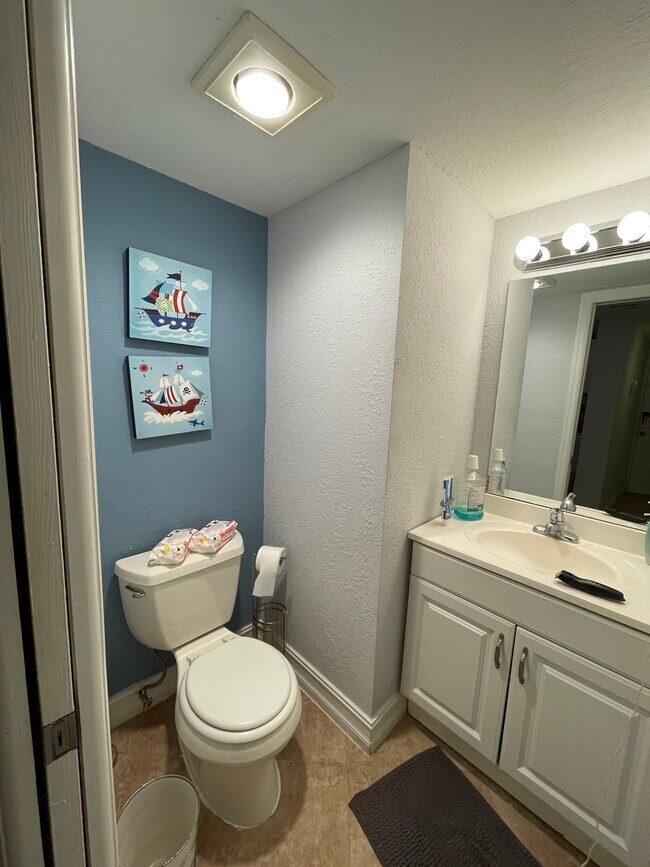 Building Photo - 6075 N Sabal Palm Blvd