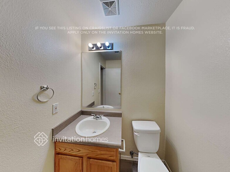 Building Photo - 2415 E Palm Beach Dr