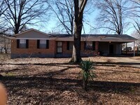 Building Photo - 3743 Lakehurst Dr