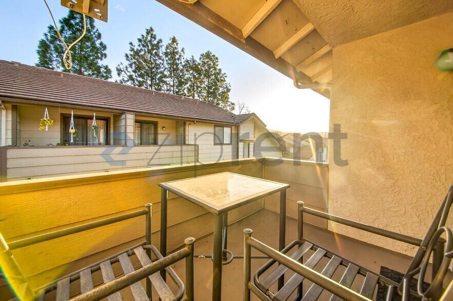 Building Photo - 68 Maegan Pl