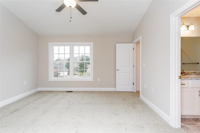 Building Photo - 1073 Bluemoon Dr