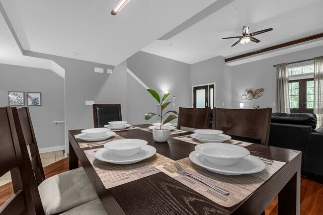 Building Photo - 14590 Damai Ln