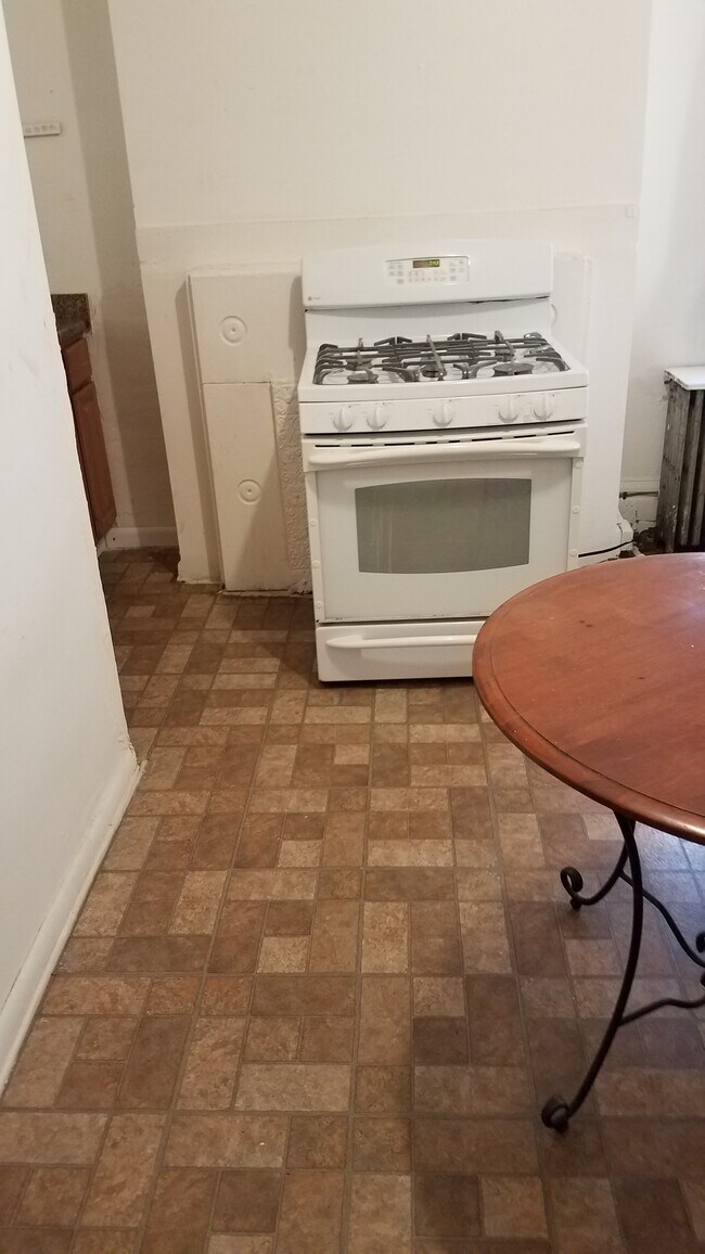 Building Photo - 368 Atwood St