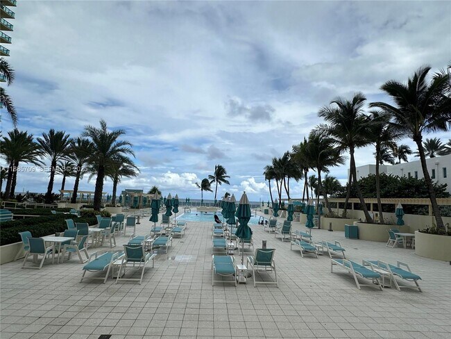 Building Photo - 2501 S Ocean Dr