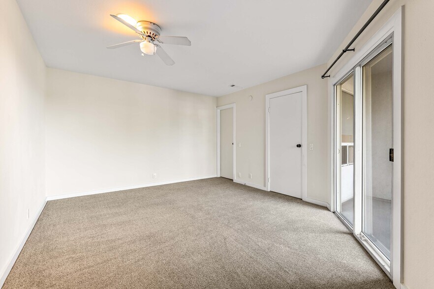 Bedroom to closet - 1759 Silverwood Ter
