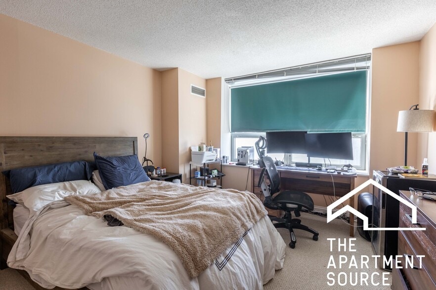 Building Photo - 474 N Lake Shore Dr