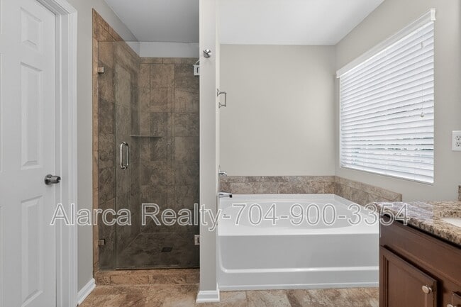 Building Photo - 2041 White Cedar Ln