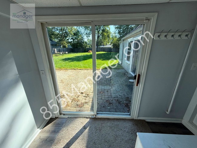Building Photo - Updated 4-Bedroom with Primary Suite & Fen...