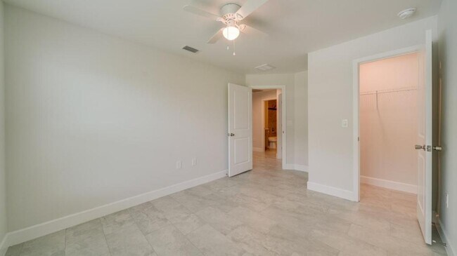Building Photo - 4606 SW 8th Ct