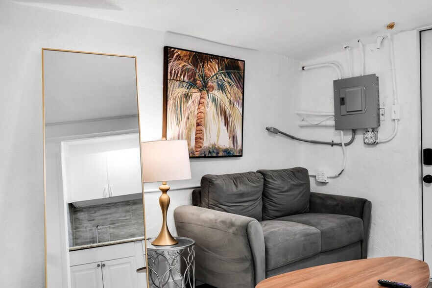 Building Photo - 2610 SW 31st Ave