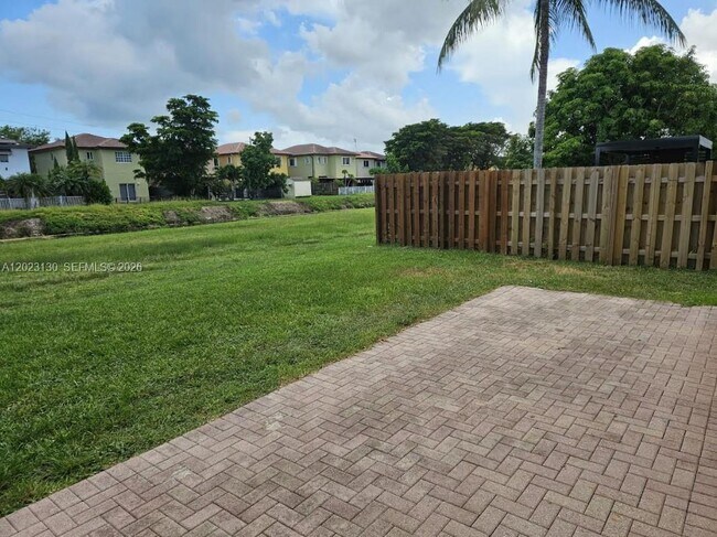 Building Photo - 1423 NE 40th Rd