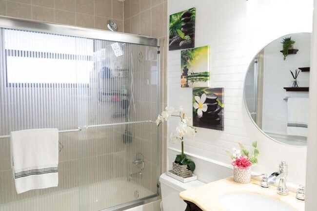 Building Photo - 5360 Kim Ct