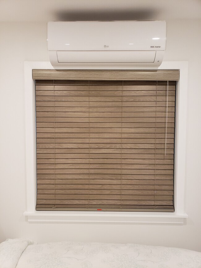 Building Photo - 15 E 117th St