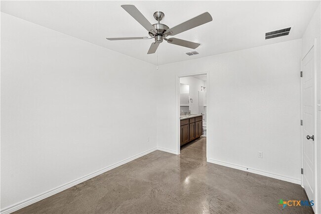 Building Photo - 1214 Concord Dr