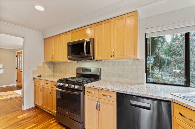 Building Photo - 12135 107th Ave NE