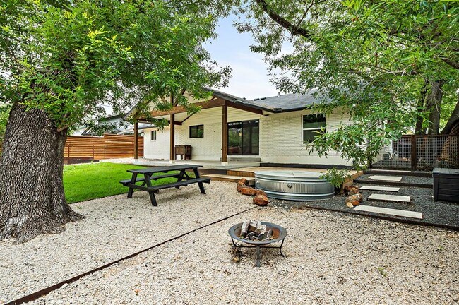 Building Photo - 5702 N Hampton Dr