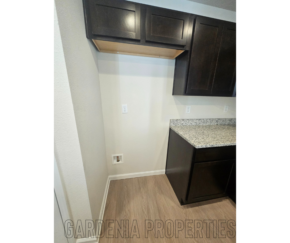 Building Photo - 1115 E 5th St