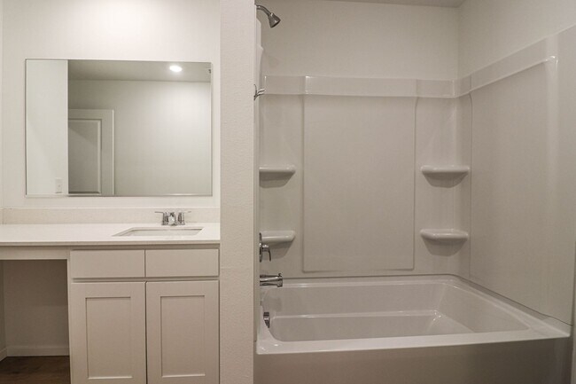 Building Photo - 3202 S 15th Pl