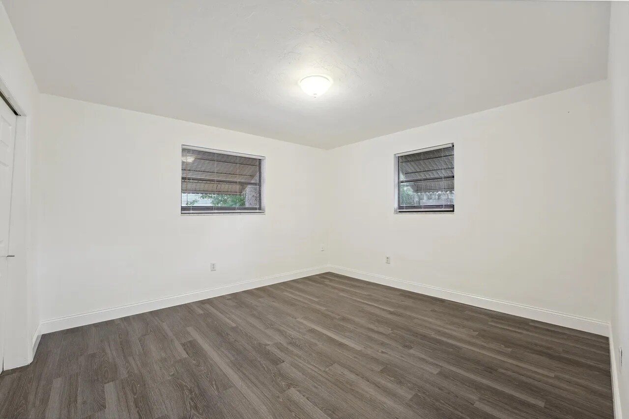 Building Photo - 6144 SW 30th St