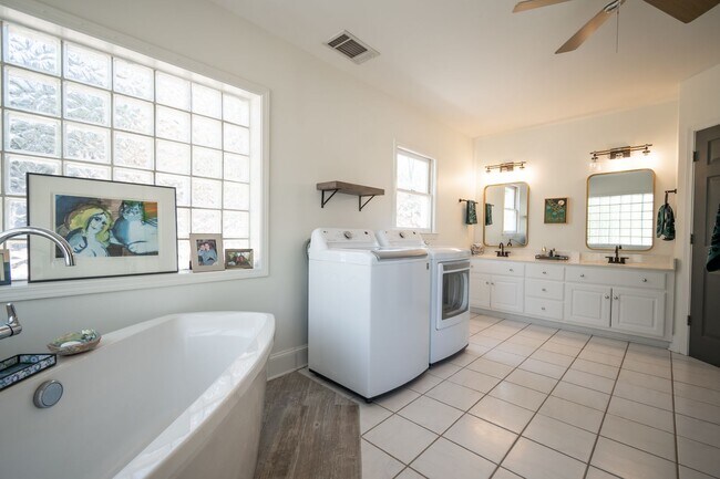 Building Photo - 119 Fortson Cir