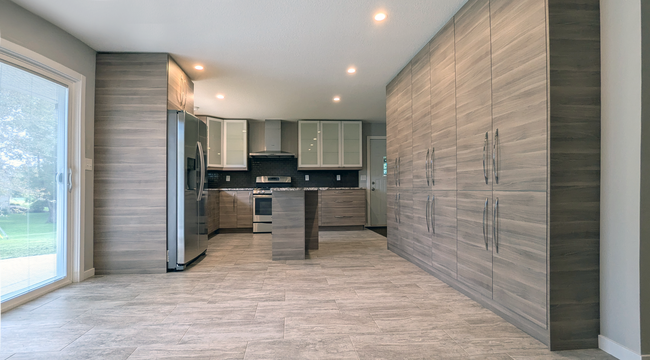 Building Photo - 2621 OAKRIDGE DR SW