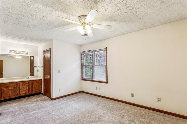 Building Photo - 1105 Booth Ct SW