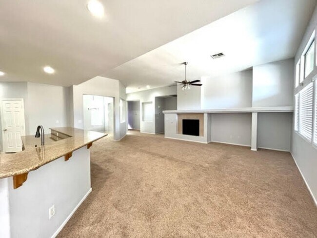 Building Photo - Charming Single Story 3 Bedroom Home