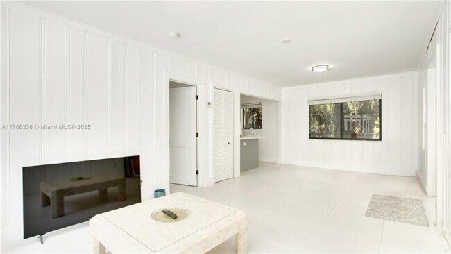 Building Photo - 1 bedroom in Miami FL 33181