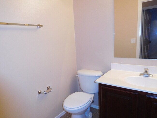 Building Photo - Huge 2700 SFT, Golf-view Community in Villages at Queen Creek!