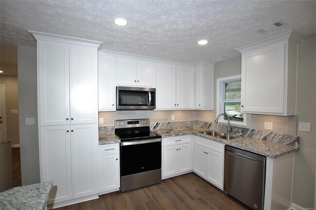 Building Photo - 213 Ross Rd