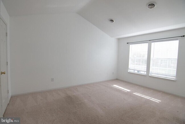 Building Photo - 611 Wind Ridge Dr