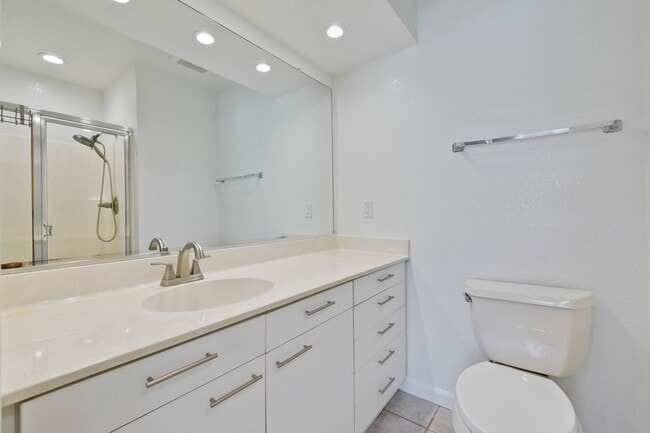 Building Photo - 2-Suite Townhome in Whisman Station Area | Easy Access to 101/237/85