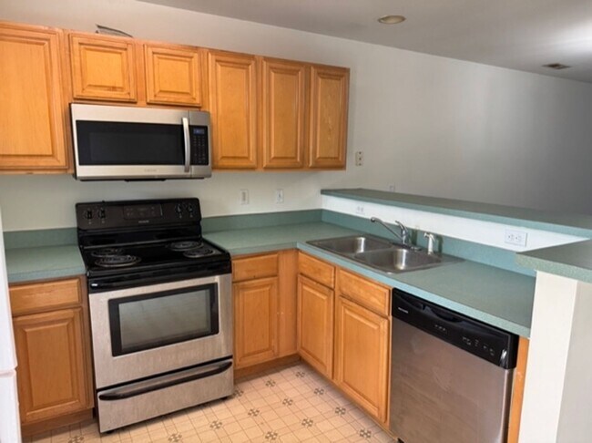 Building Photo - Lewes apartment! Just minutes from the sand, shopping, and all the fun the beach has to offer.