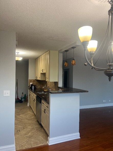 Building Photo - 2200 S Stewart Ave