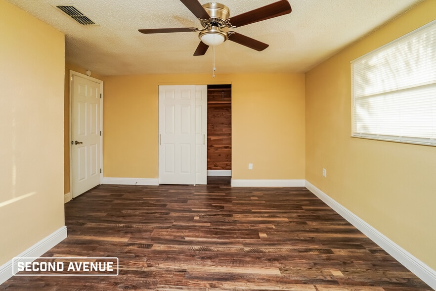Building Photo - 11725 Meadow Dr