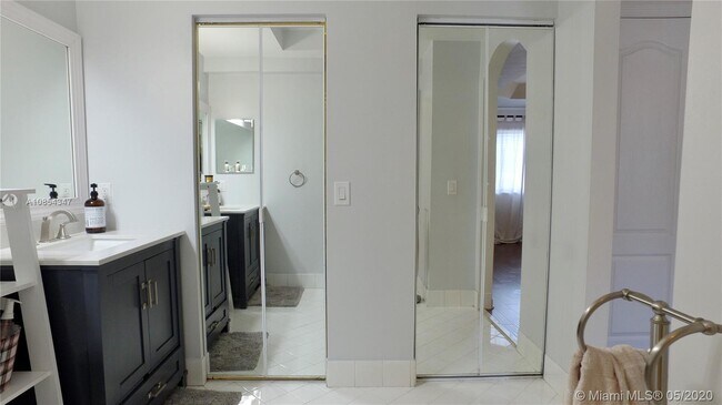 Building Photo - 5102 NW 115th Ct  Doral Fl 33178