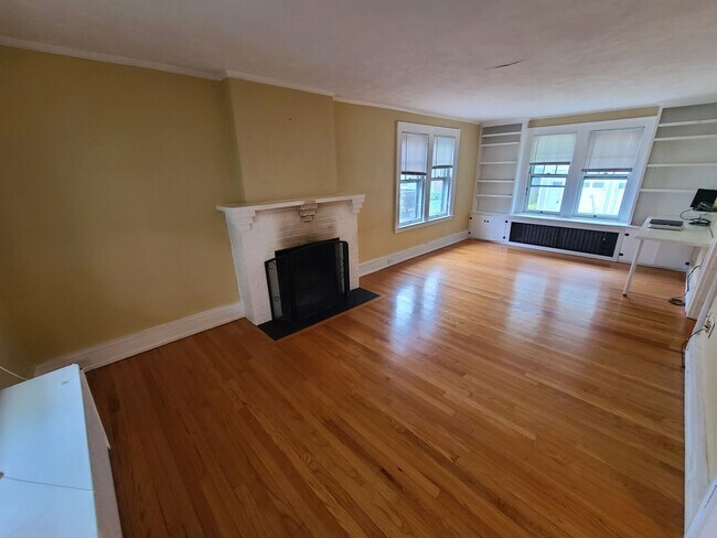 Building Photo - 3 Bedroom Single Family