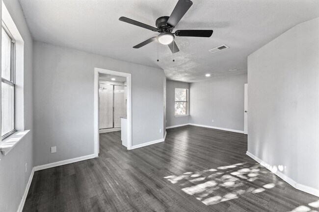 Building Photo - 1606 Old Tract Rd