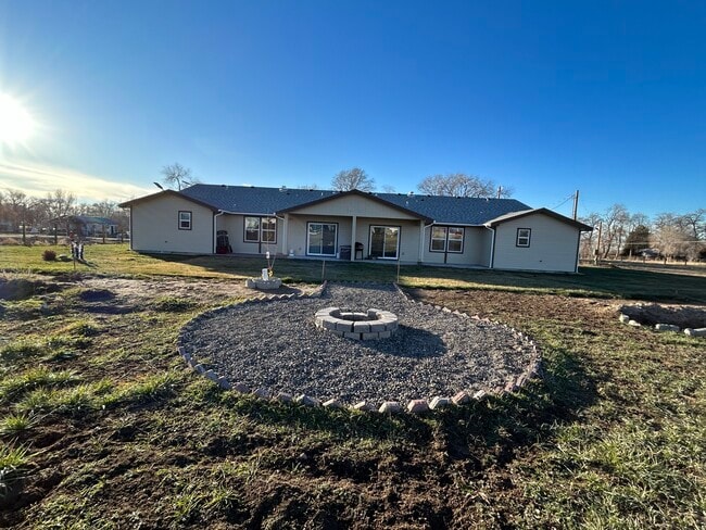 Building Photo - 4220 N 1410 E