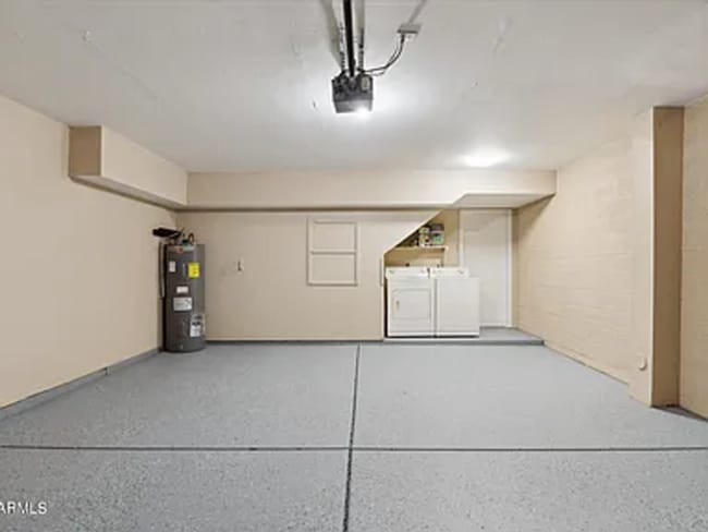 Building Photo - READY TO TOUR NOW! Charming 3-Bedroom 3-Bathroom Corner Townhouse in Peoria!