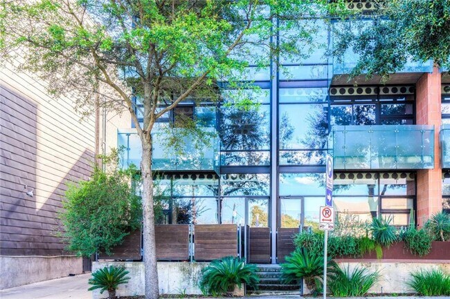 Building Photo - 1401 Eva St