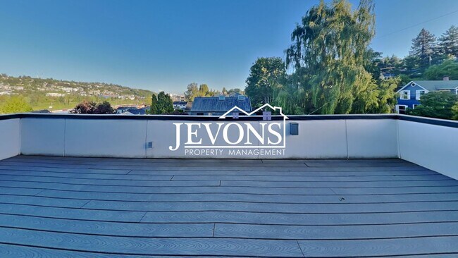 Building Photo - 5BR/4.5BA House in Seattle -- Available Now!