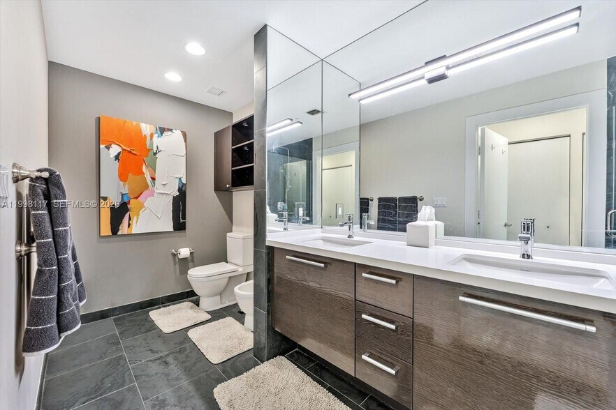 Building Photo - 900 Biscayne Blvd