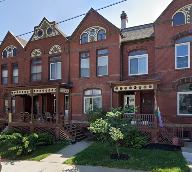 Primary Photo - 2967 Pacific St