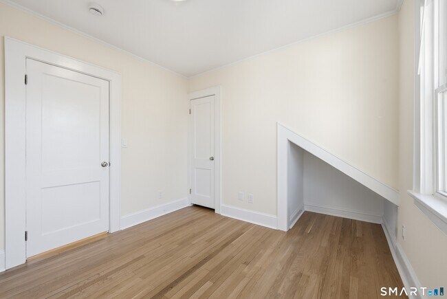 Building Photo - 44 Lorraine Terrace